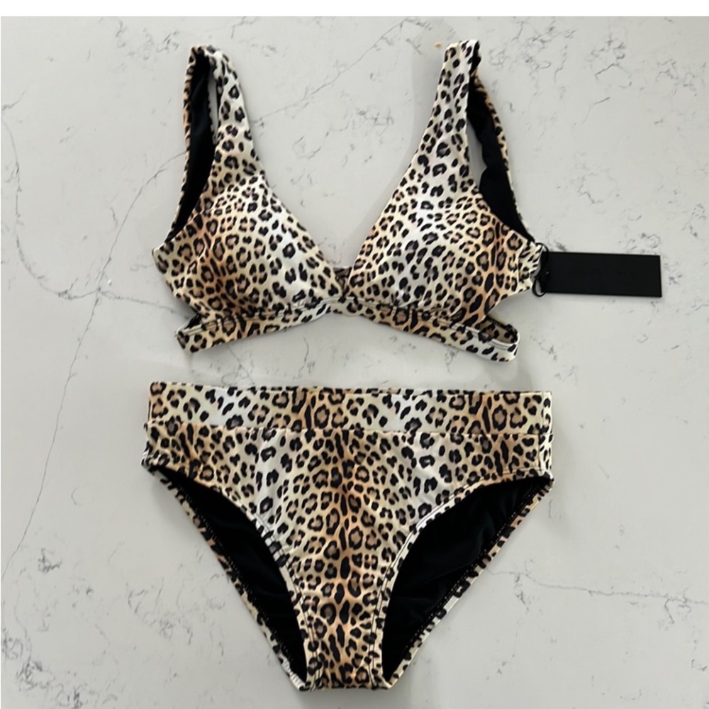 Gianni Bini Swimsuit NWT.